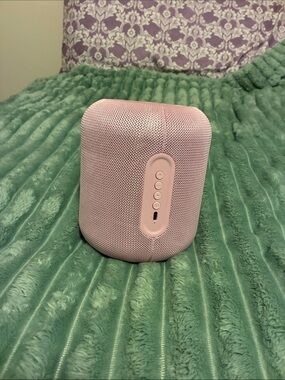 Portable Bluetooth Speaker - Pink